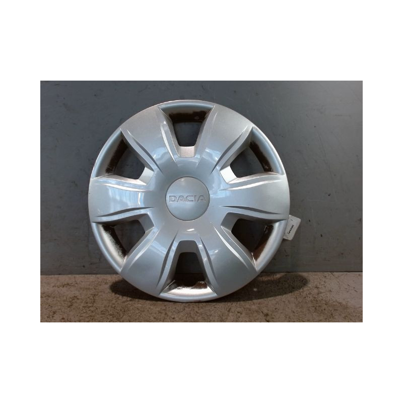 ENJOLIVEUR DE ROUE DACIA LOGAN