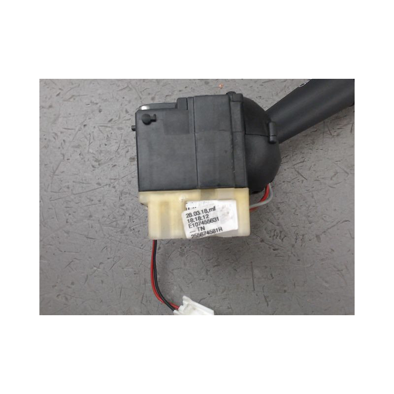 COMMANDE CLIGNOTANT RENAULT CAPTUR