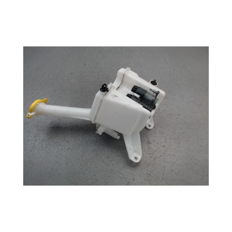 RESERVOIR LAVE-GLACE AVANT TOYOTA YARIS