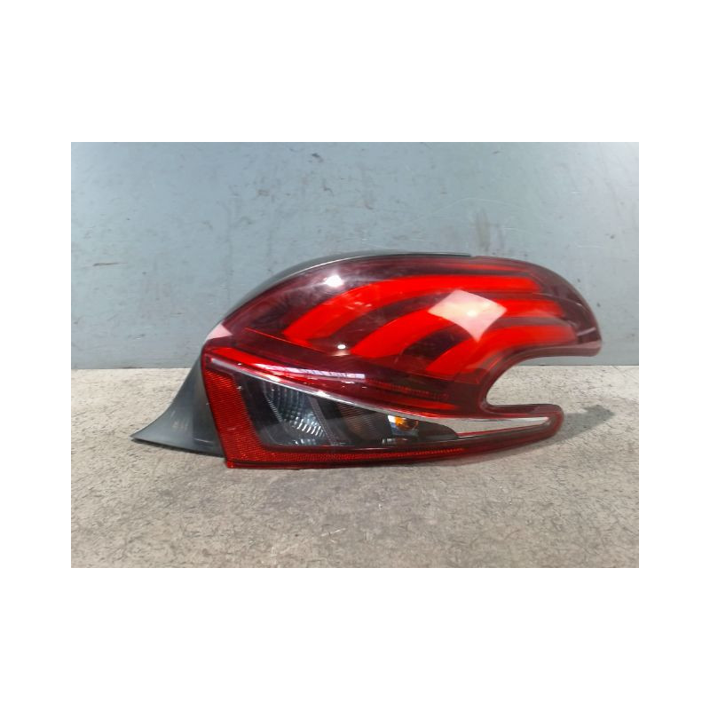 FEU ARRIERE DROIT PEUGEOT 208