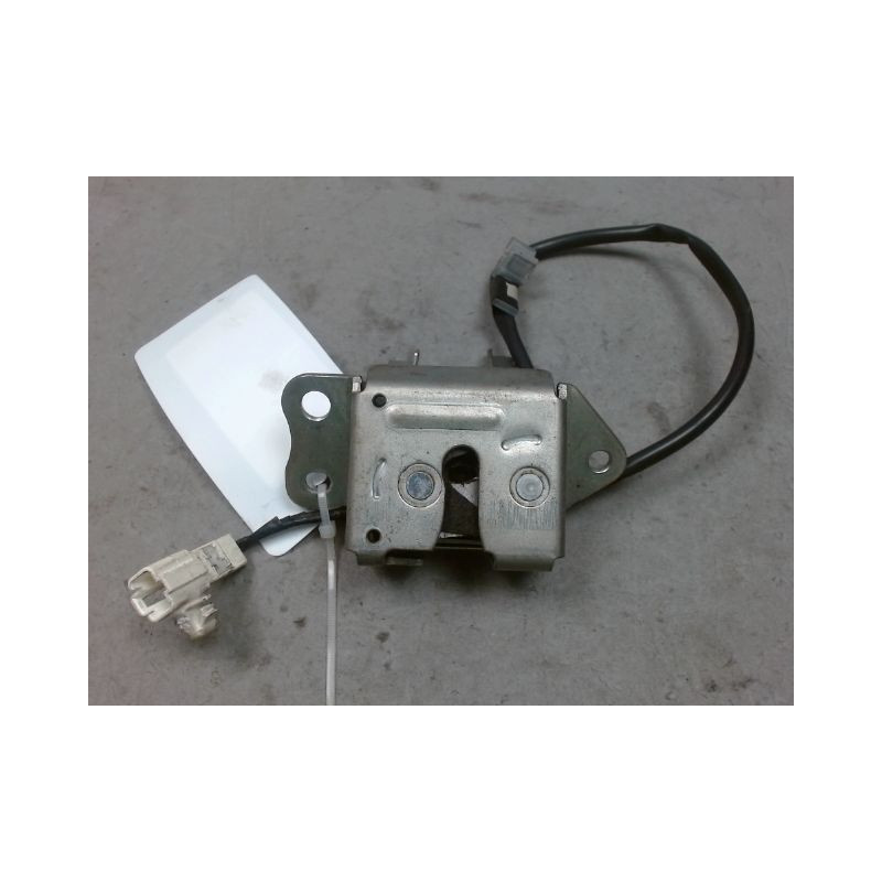 SERRURE HAYON  TOYOTA YARIS 2003-