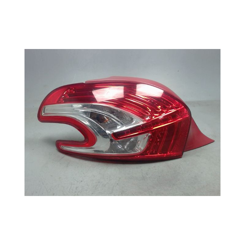 FEU ARRIERE GAUCHE  PEUGEOT 208