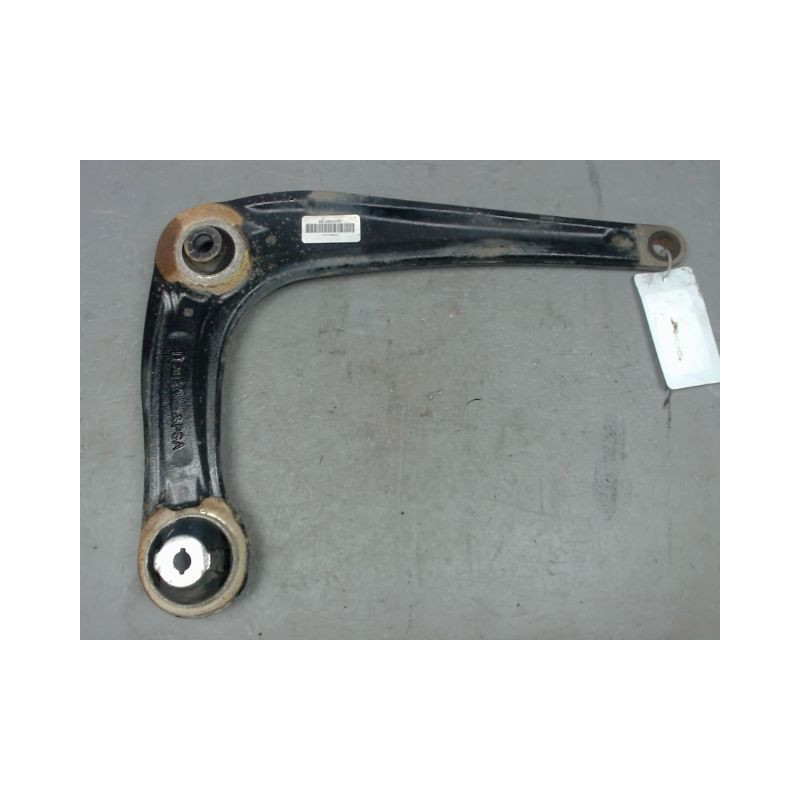 TRIANGLE INFERIEUR AVANT DROIT TOYOTA PROACE