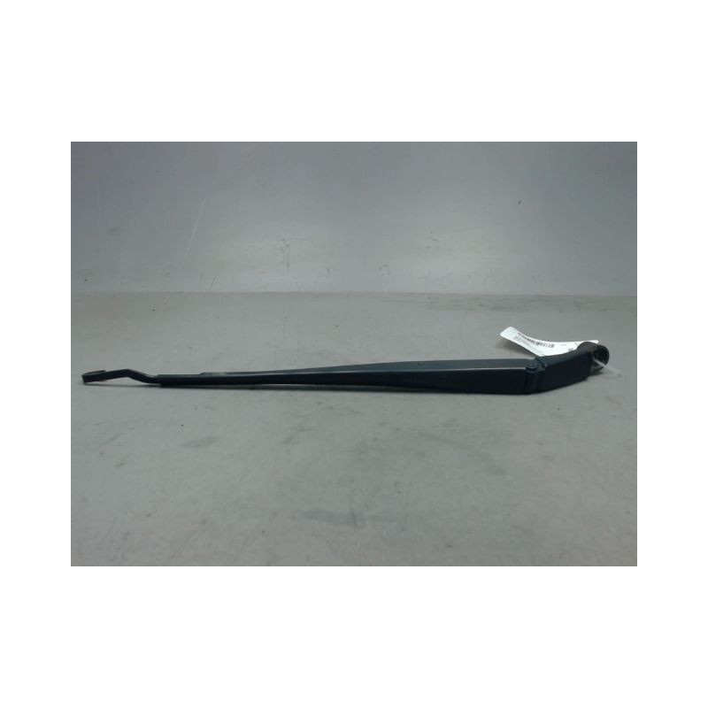 BRAS ESSUIE-GLACE AVANT GAUCHE TOYOTA AURIS