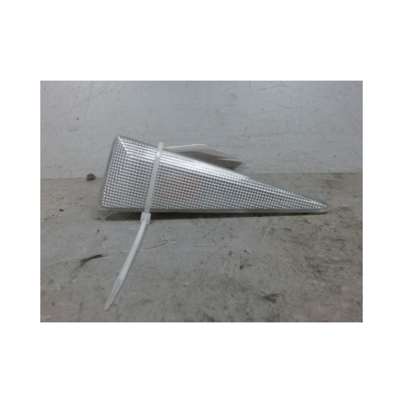 REPETITEUR AILE DROIT RENAULT MEGANE