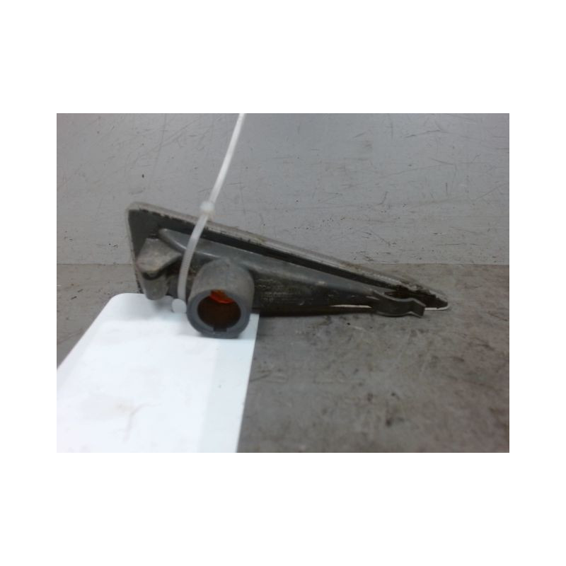 REPETITEUR AILE DROIT RENAULT MEGANE