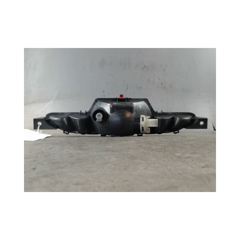 FEU BROUILLARD CENTRAL ARRIERE PEUGEOT 208