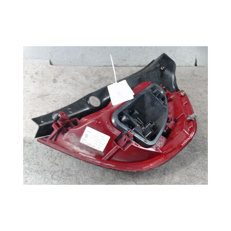 FEU ARRIERE GAUCHE  RENAULT CLIO III 2010-