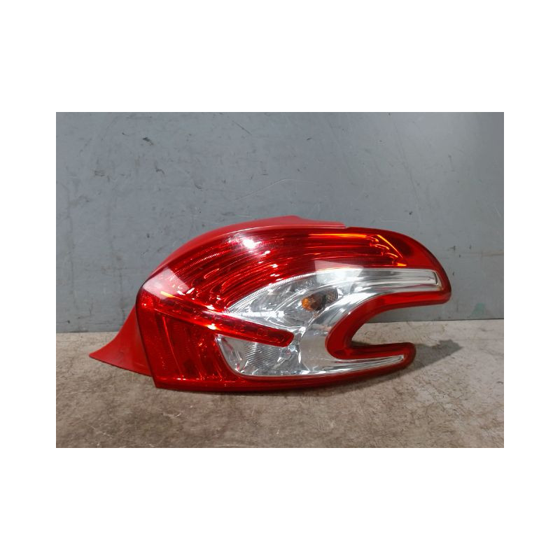 FEU ARRIERE DROIT PEUGEOT 208