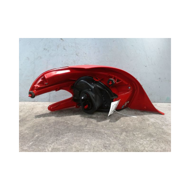 FEU ARRIERE DROIT PEUGEOT 208
