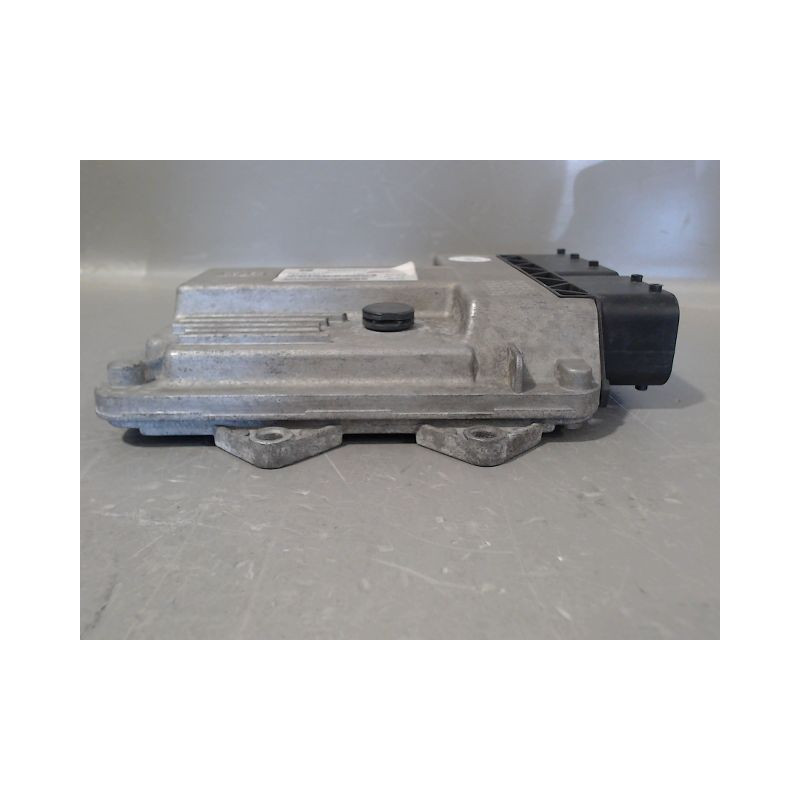 CALCULATEUR MOTEUR OPEL AGILA