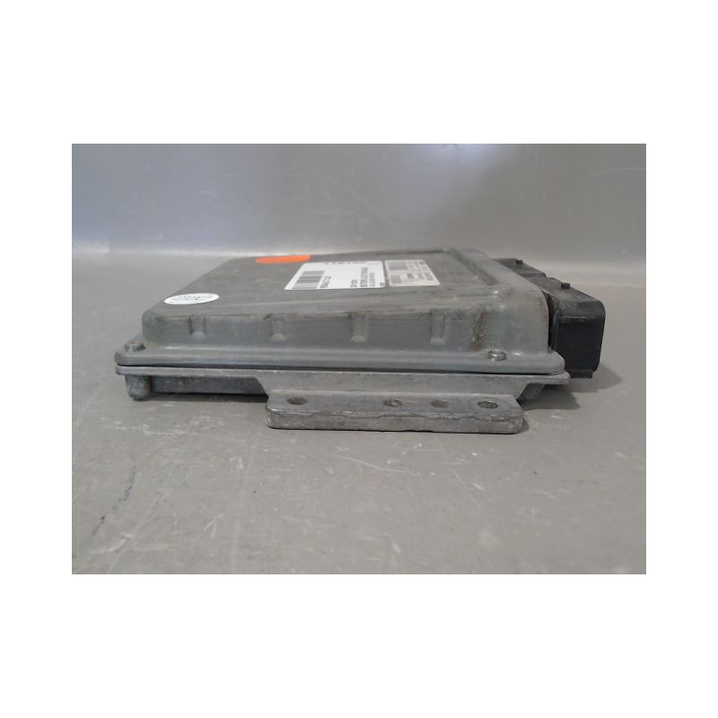CALCULATEUR MOTEUR RENAULT CLIO