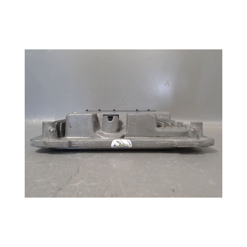 CALCULATEUR MOTEUR VOLKSWAGEN PASSAT