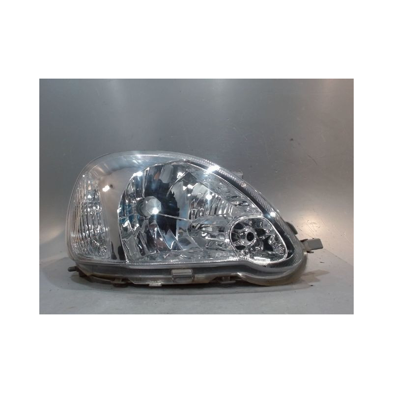 PHARE DROIT TOYOTA YARIS