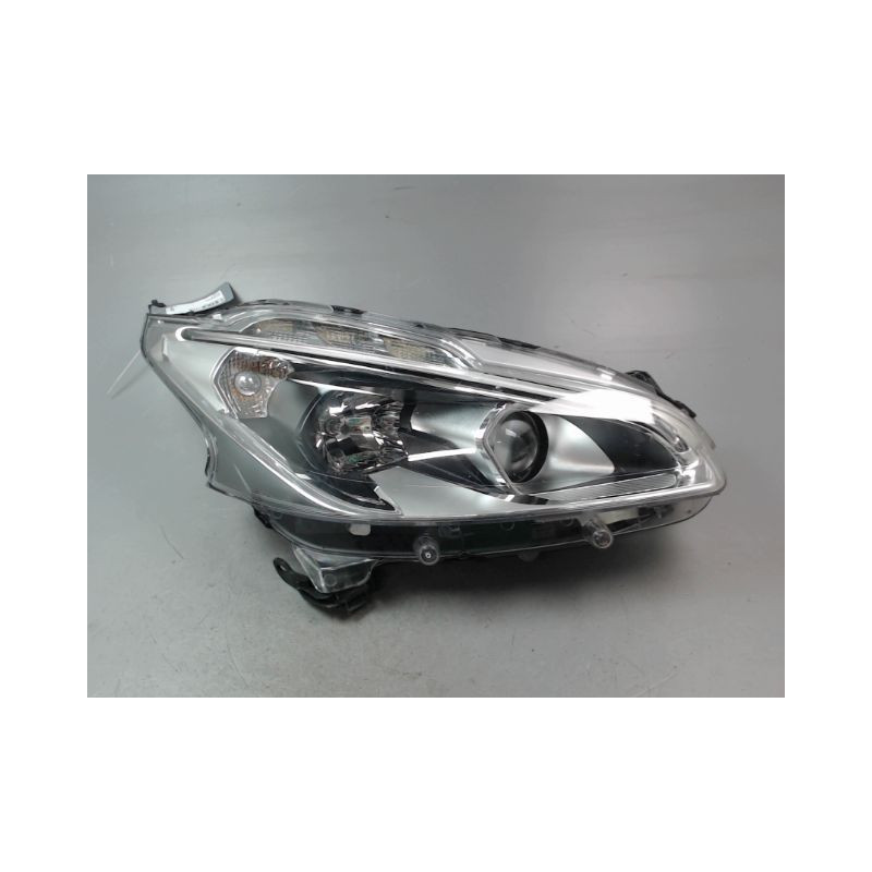 PHARE DROIT PEUGEOT 208
