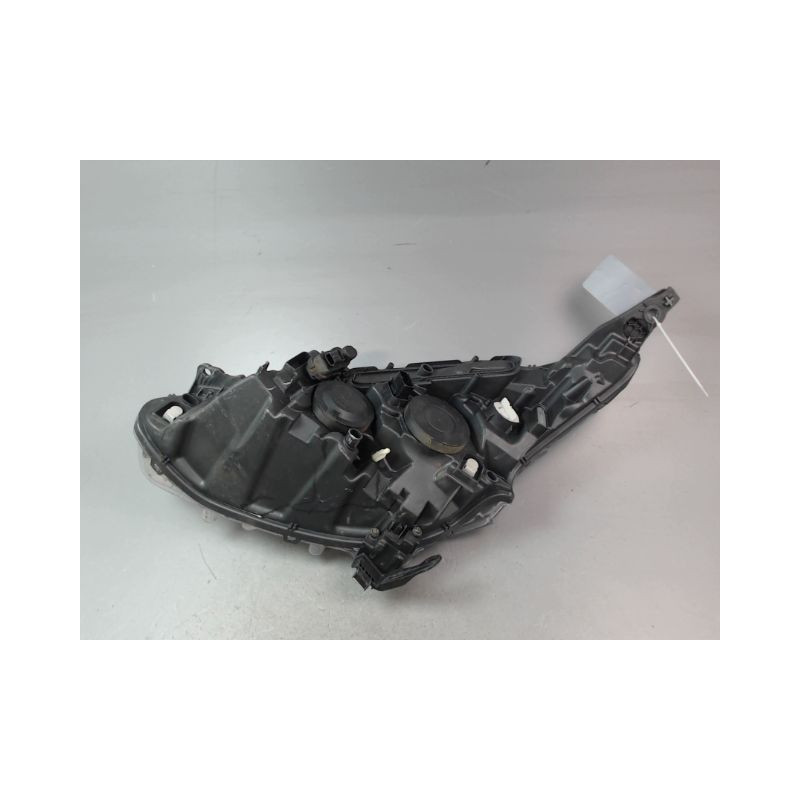 PHARE DROIT PEUGEOT 208
