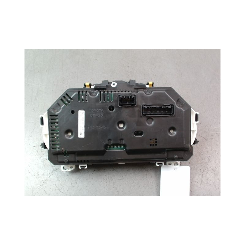 BLOC COMPTEURS TOYOTA YARIS II 2010-