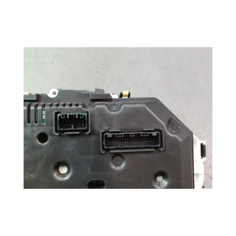 BLOC COMPTEURS TOYOTA YARIS II 2010-