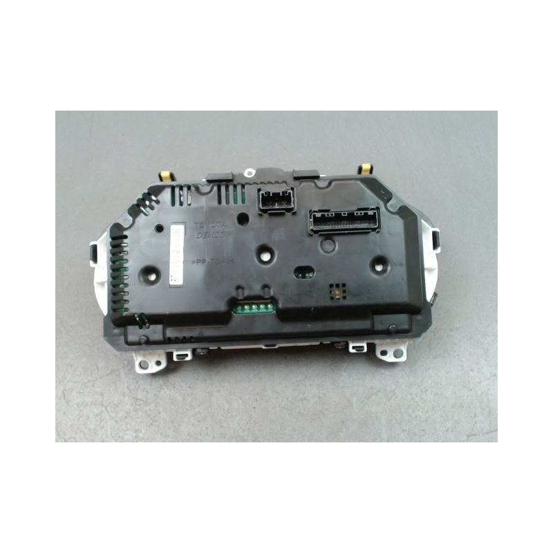 BLOC COMPTEURS TOYOTA YARIS 2005-