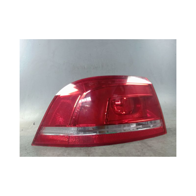 FEU ARRIERE GAUCHE  VOLKSWAGEN PASSAT