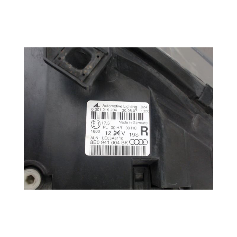 PHARE DROIT AUDI A4