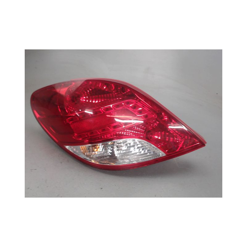 FEU ARRIERE GAUCHE  PEUGEOT 207