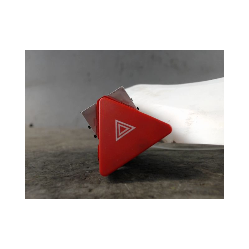 BOUTON DE WARNING VOLKSWAGEN CADDY