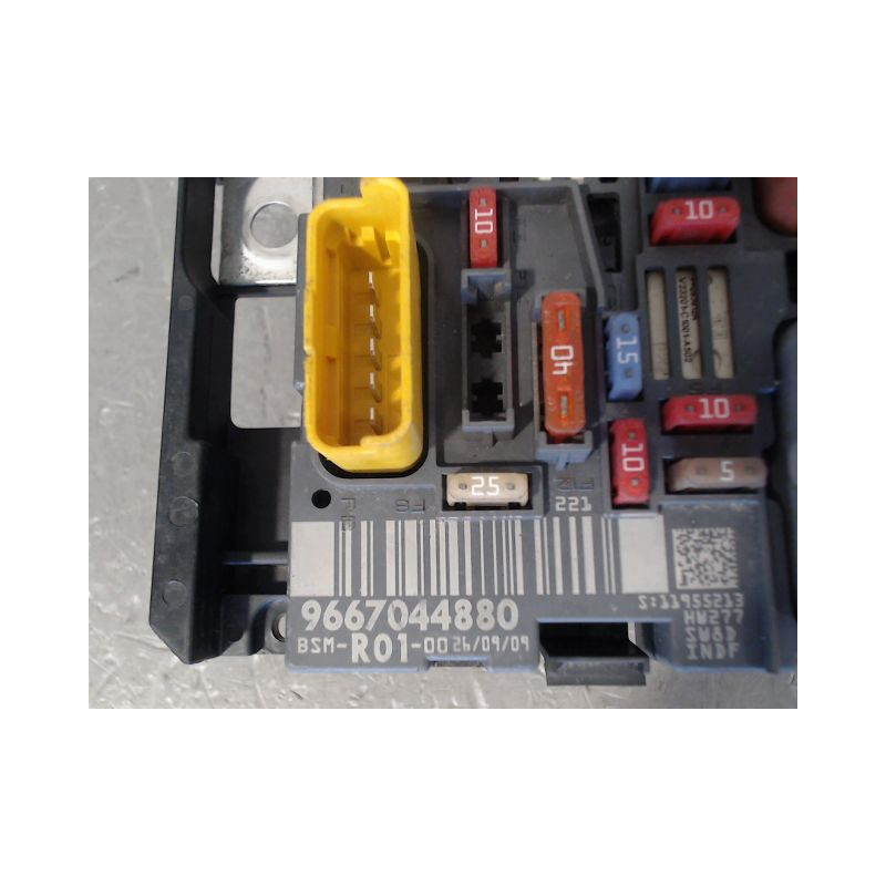 BOITE A FUSIBLES CITROEN C4