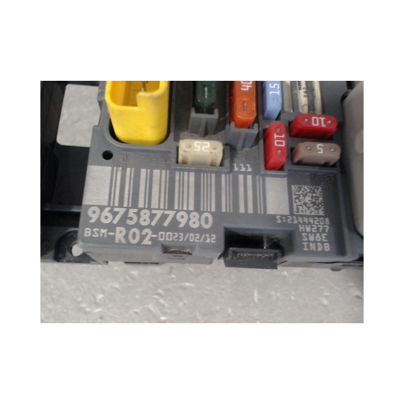 BOITE A FUSIBLES PEUGEOT 5008