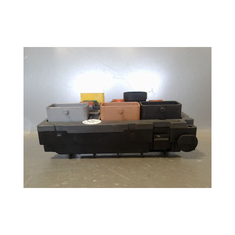 BOITE A FUSIBLES CITROEN C4