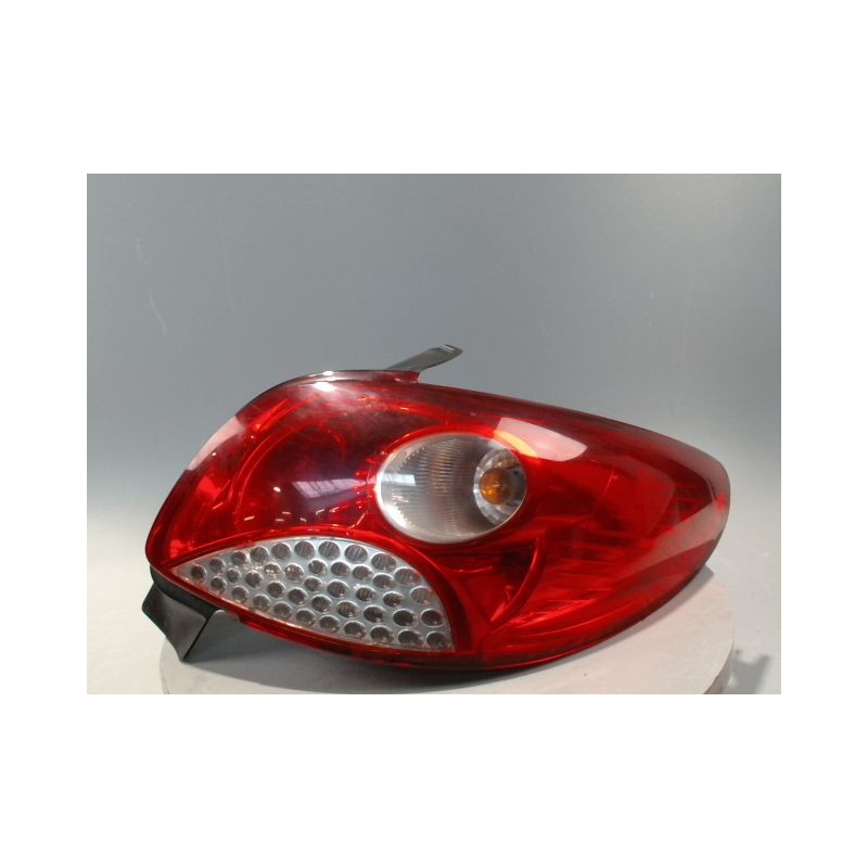 FEU ARRIERE DROIT PEUGEOT 206
