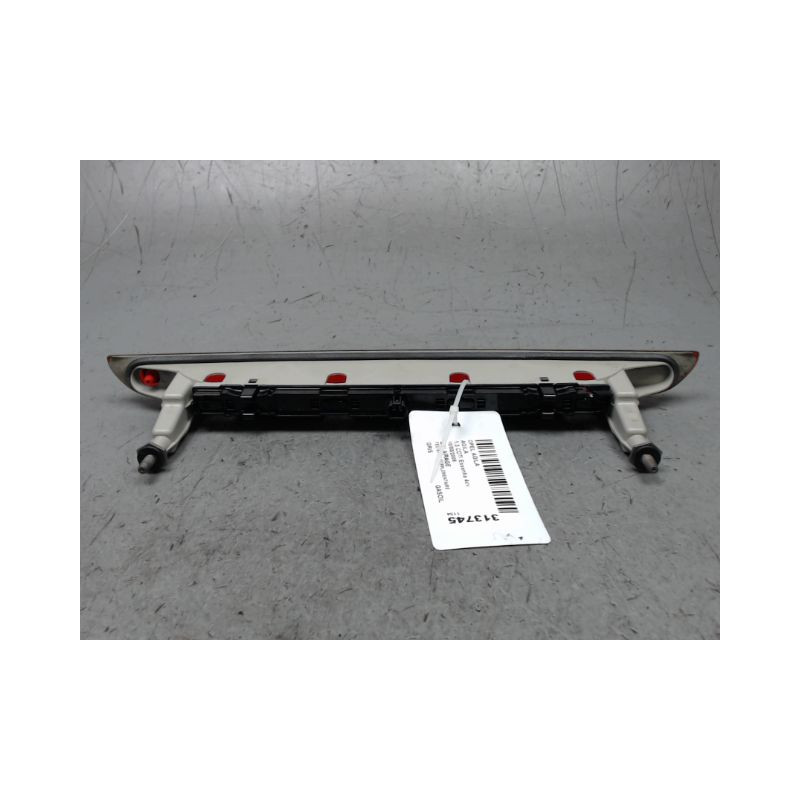 FEUX STOP SUPPLEMENTAIRE OPEL AGILA