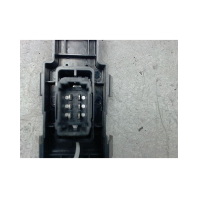 COMMANDE LEVE-GLACE PORTE AVD PEUGEOT 207 5P