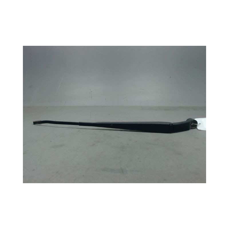 BRAS ESSUIE-GLACE AVANT GAUCHE TOYOTA HILUX SIMPLE CABINE 2006-