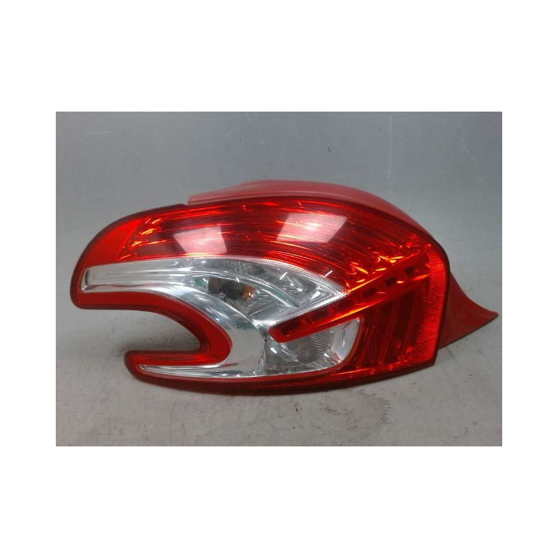 FEU ARRIERE GAUCHE  PEUGEOT 208