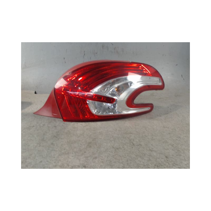FEU ARRIERE DROIT PEUGEOT 208