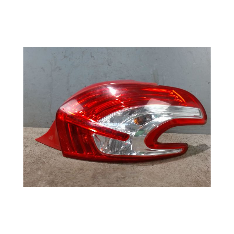 FEU ARRIERE DROIT PEUGEOT 208
