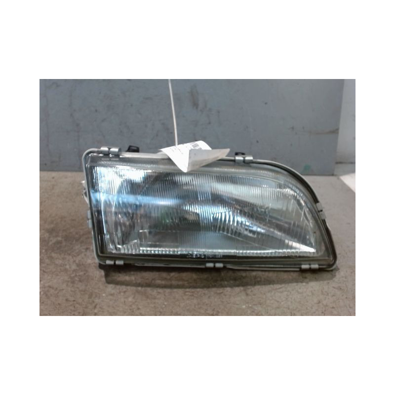 PHARE DROIT VOLVO V40 -2000