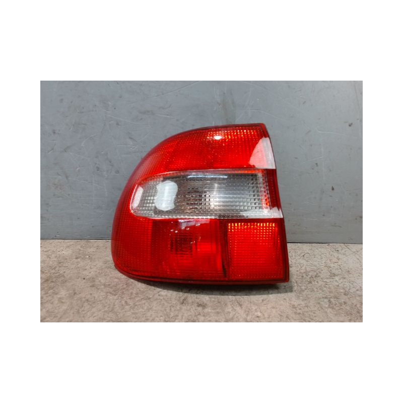 FEU ARRIERE GAUCHE  VOLVO V40 -2000