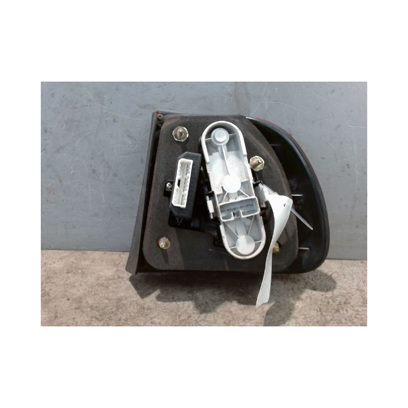 FEU ARRIERE GAUCHE  VOLVO V40 -2000