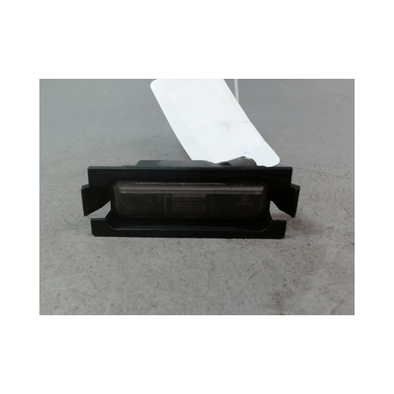 ECLAIREUR PLAQUE DE POLICE DROIT KIA CEE-D