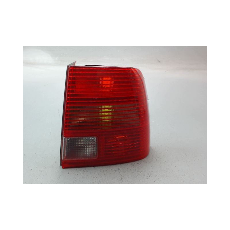 FEU ARRIERE DROIT VOLKSWAGEN PASSAT BERL. IV Phase 1 (3B) 1996-2000