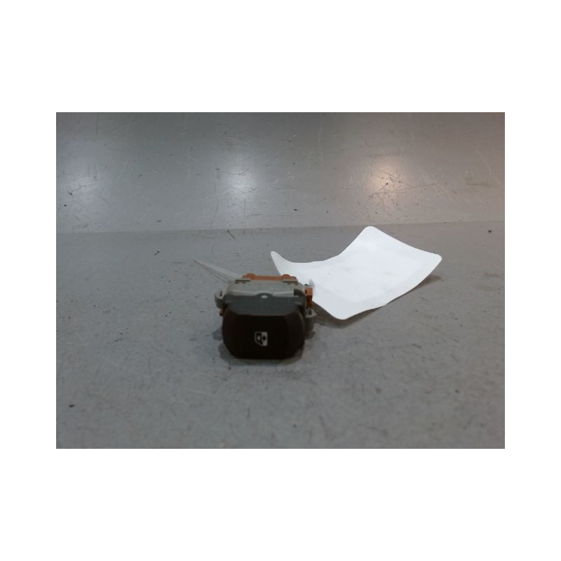 COMMANDE LEVE-GLACE PORTE AVD RENAULT CLIO III