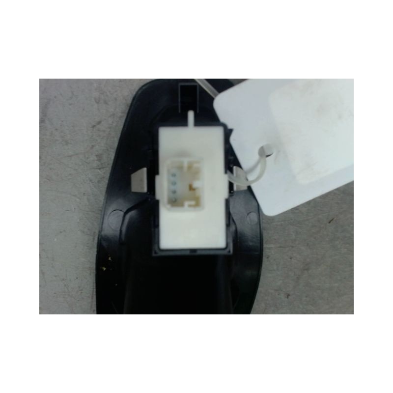 COMMANDE LEVE-GLACE PORTE ARD FIAT 500X