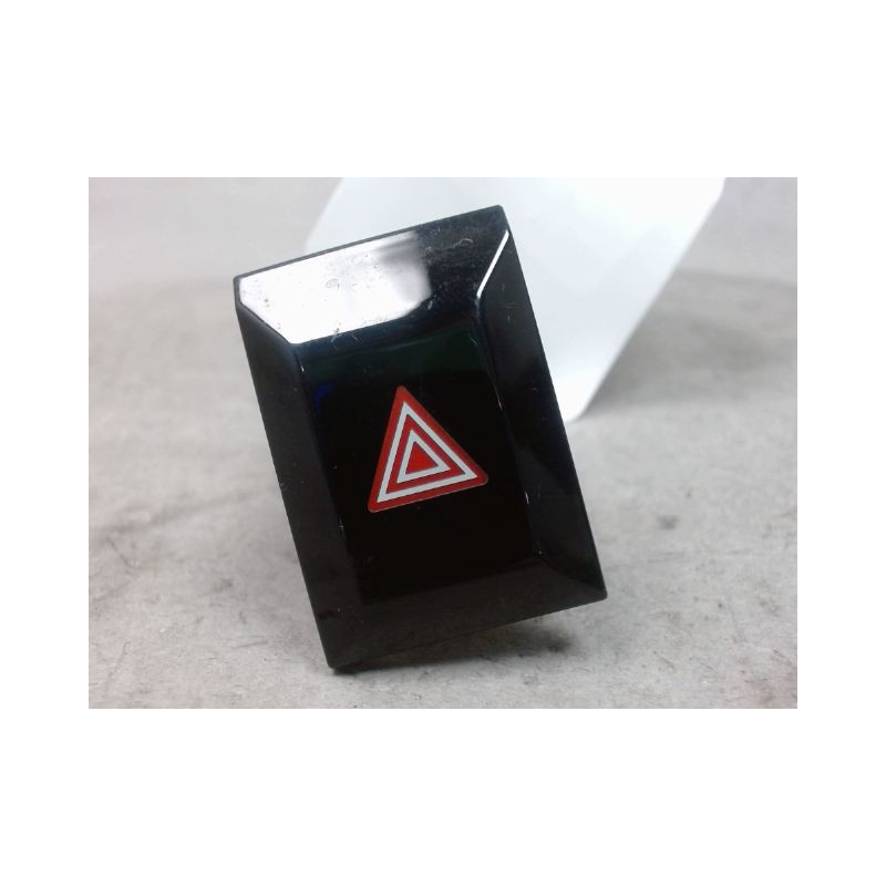 BOUTON DE WARNING TOYOTA COROLLA