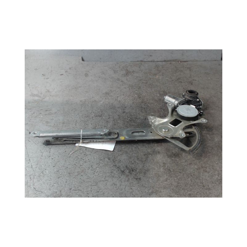 MECANISME+MOTEUR LEVE-GLACE AVANT GAUCHE TOYOTA RAV4