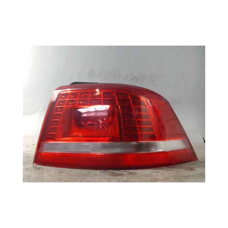 FEU ARRIERE DROIT VOLKSWAGEN PASSAT 2010-