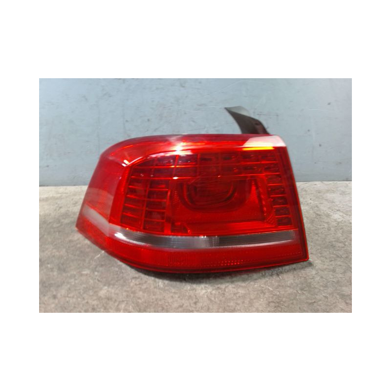 FEU ARRIERE GAUCHE  VOLKSWAGEN PASSAT 2010-