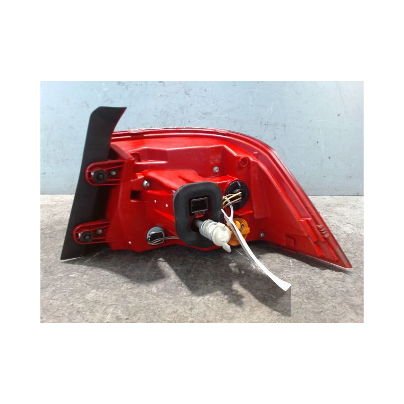 FEU ARRIERE GAUCHE  VOLKSWAGEN PASSAT 2010-