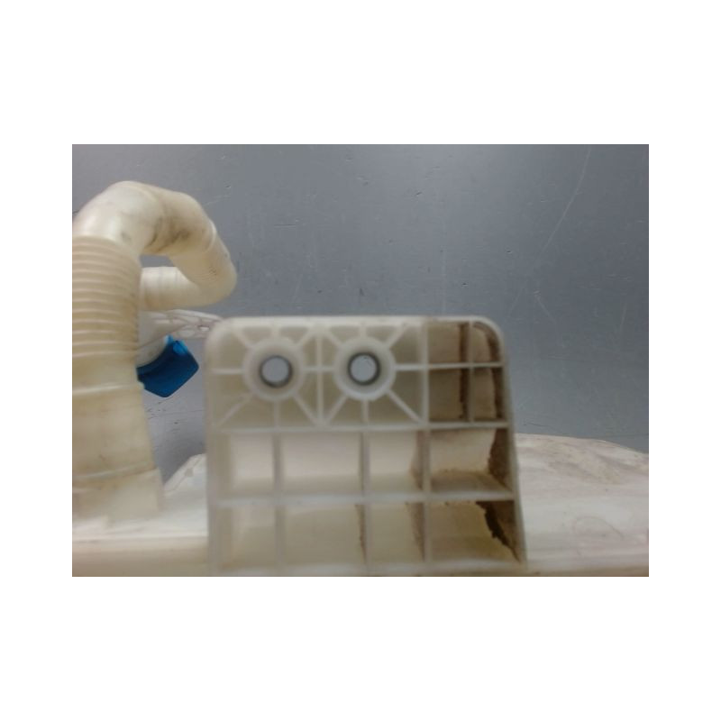 RESERVOIR LAVE-GLACE AVANT AUDI A3 2003-